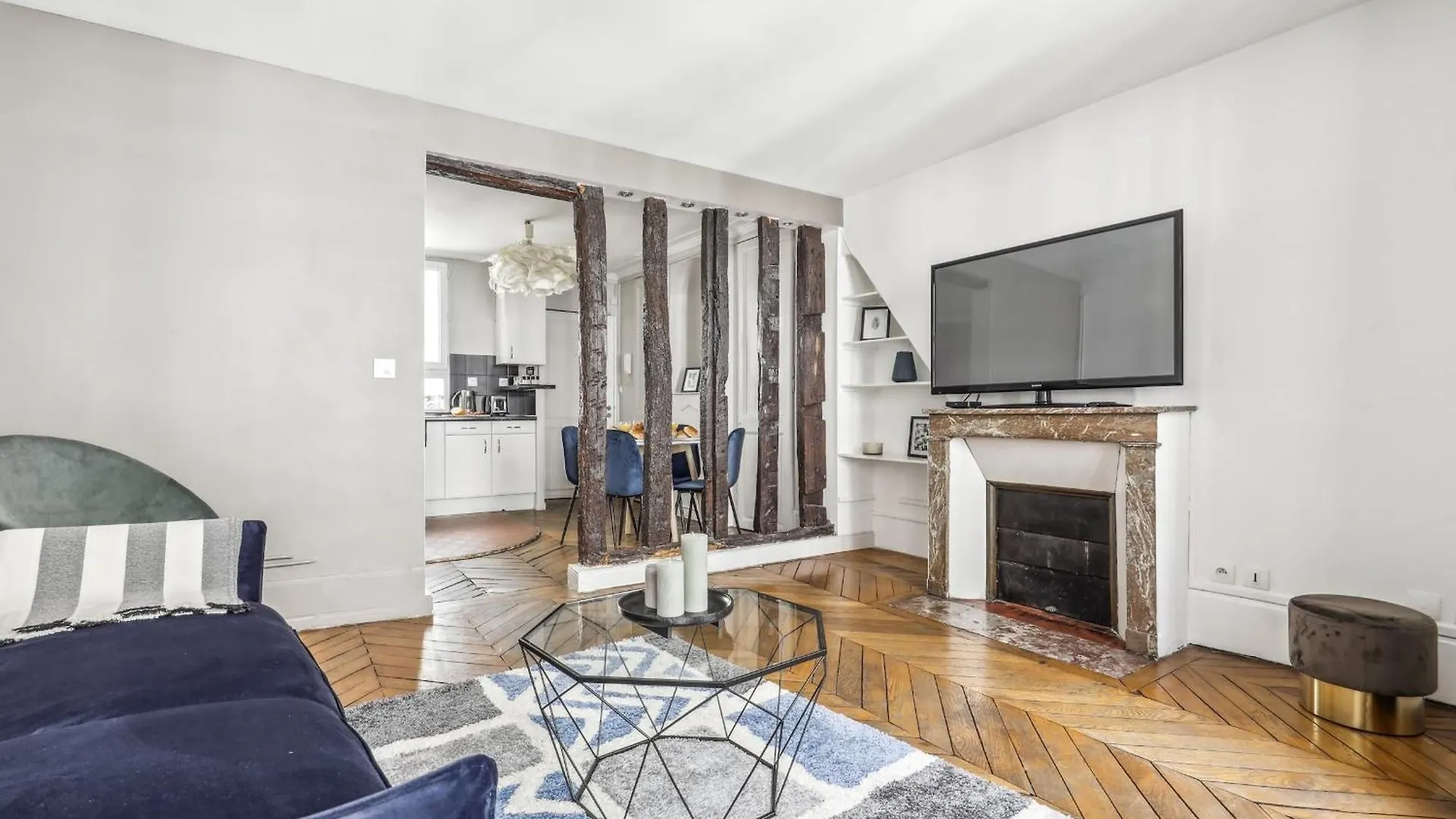 Le Marais 1br Place Saint * Paris