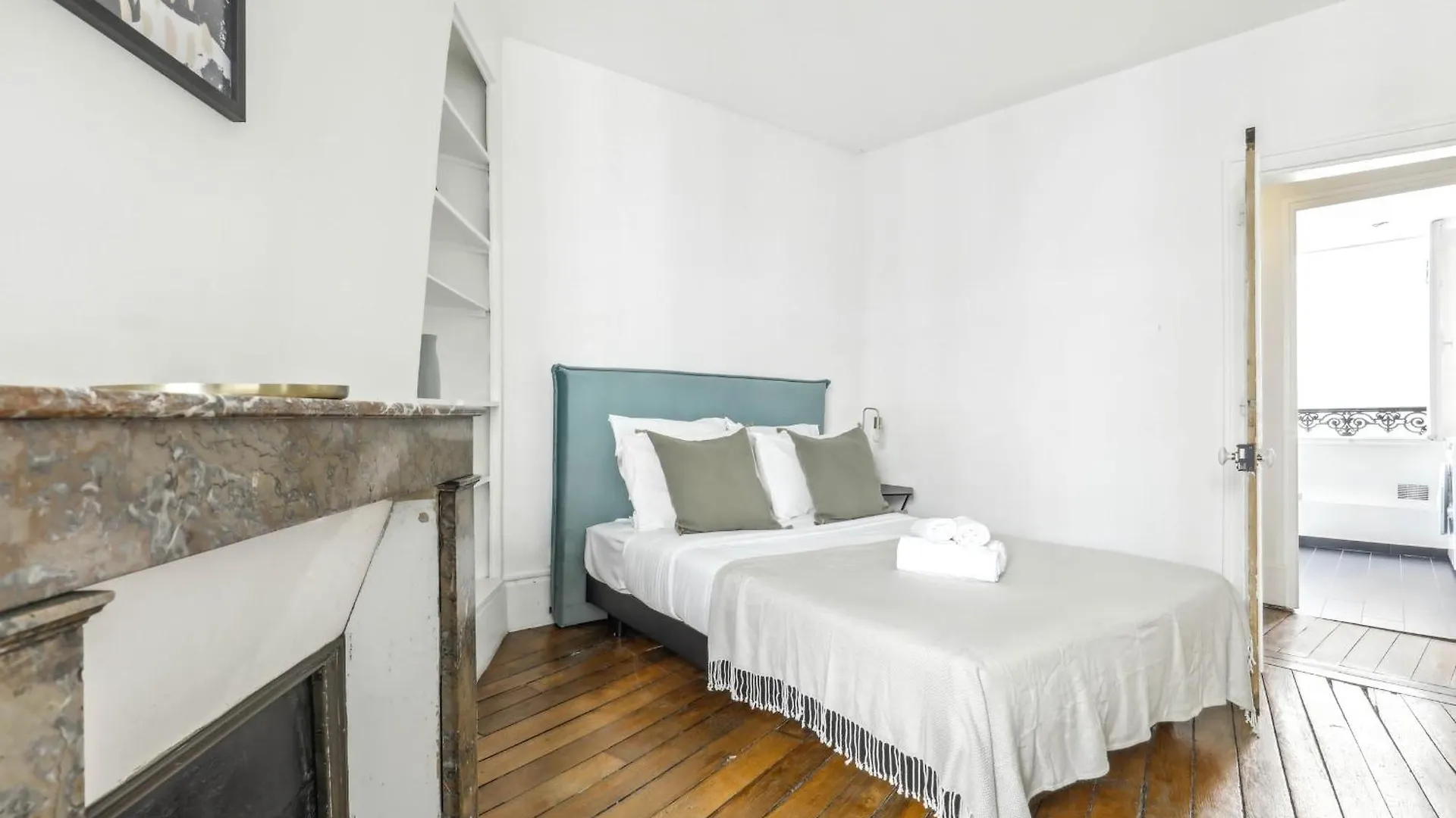 Apartment Le Marais 1br Place Saint Paris