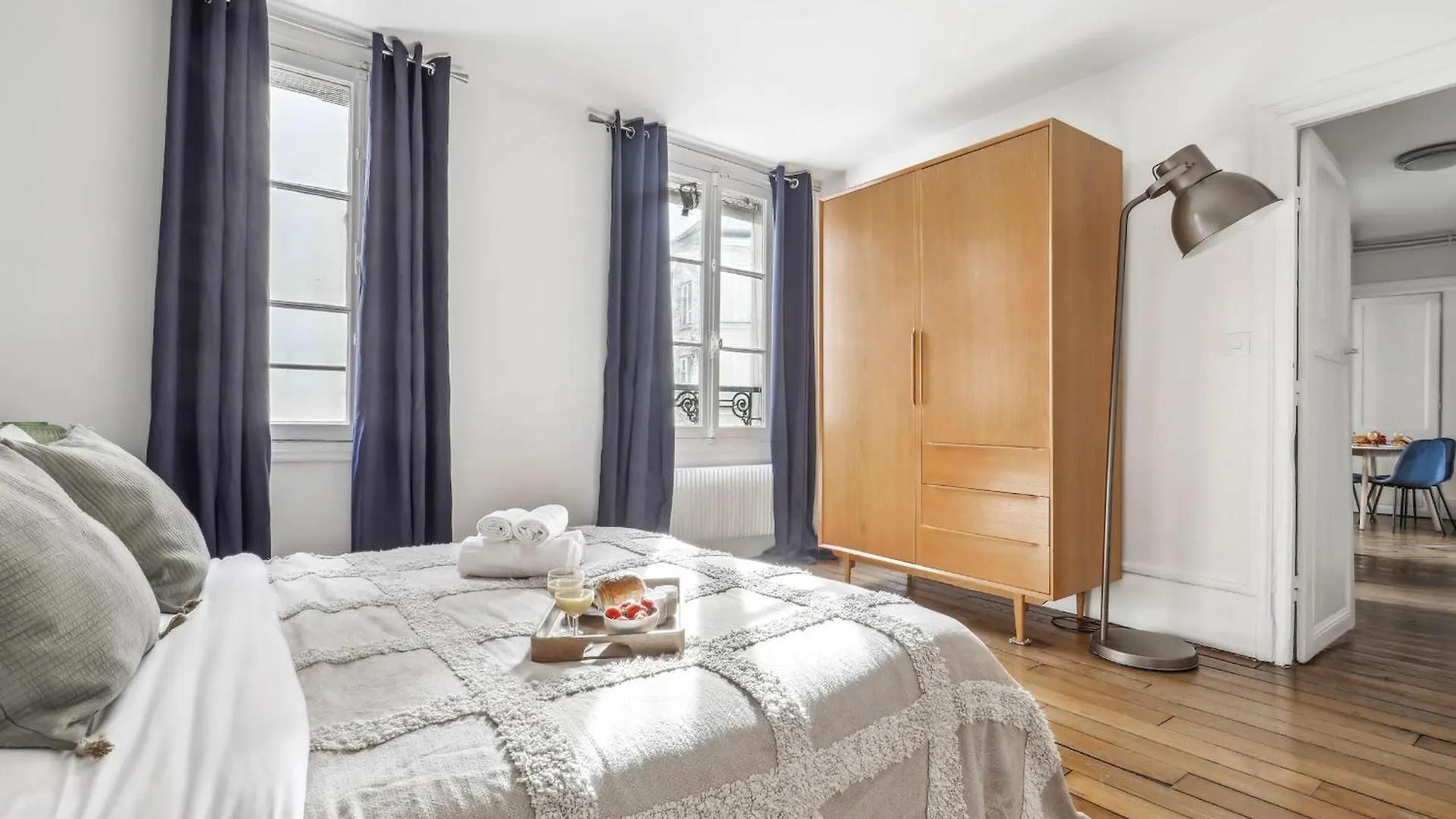 Le Marais 1br Place Saint Apartment