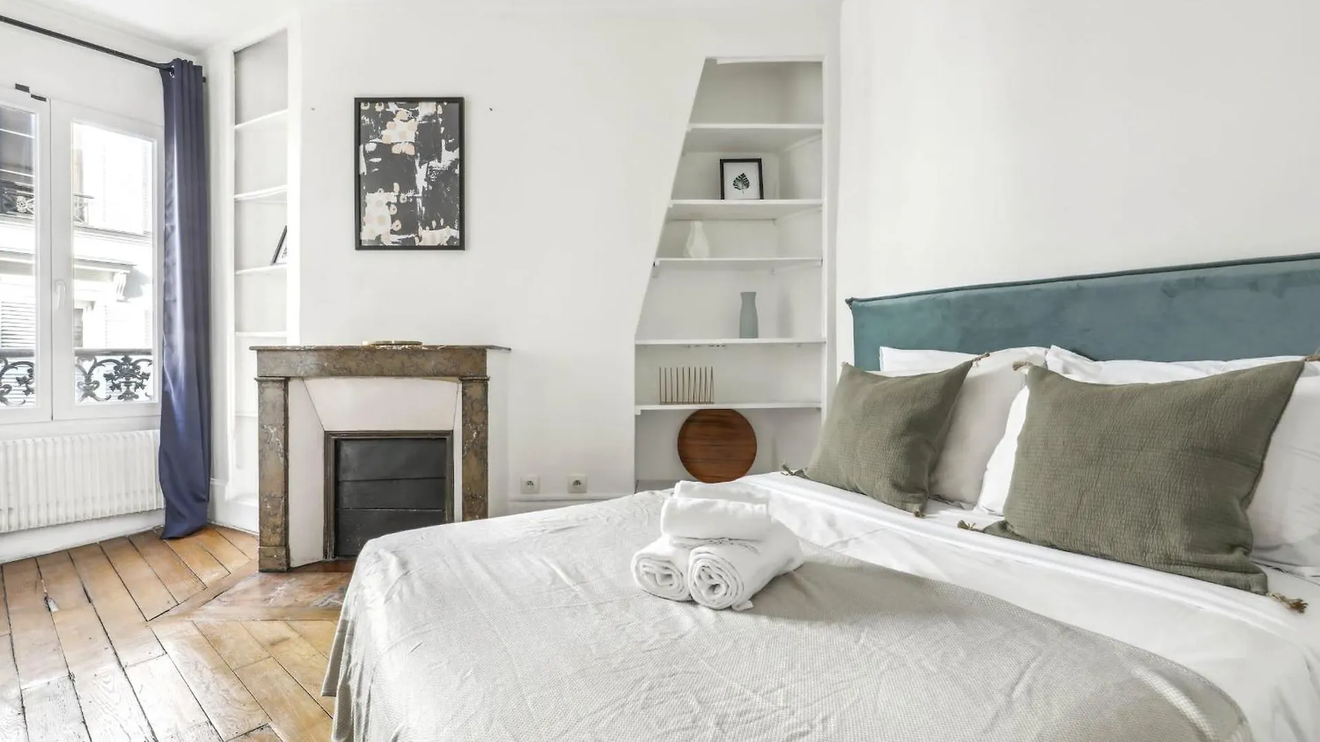 Le Marais 1br Place Saint * Paris